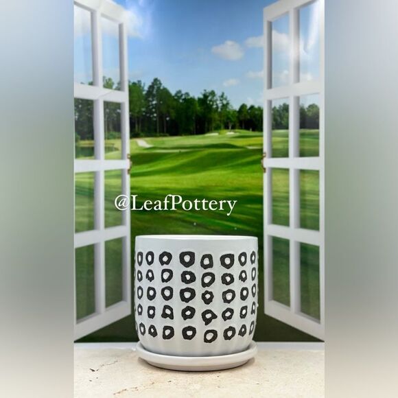 White Panther (MD) Ceramic Planter Pot with Saucer Attached - Picture 9 of 9